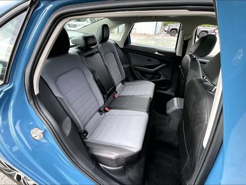 Used 2025 Volkswagen Jetta SE FWD image 24