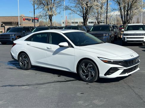 New 2026 Hyundai Elantra Limited FWD image 5