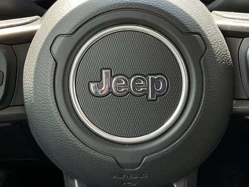 Used 2024 Jeep Gladiator Sport AWD/4WD image 34