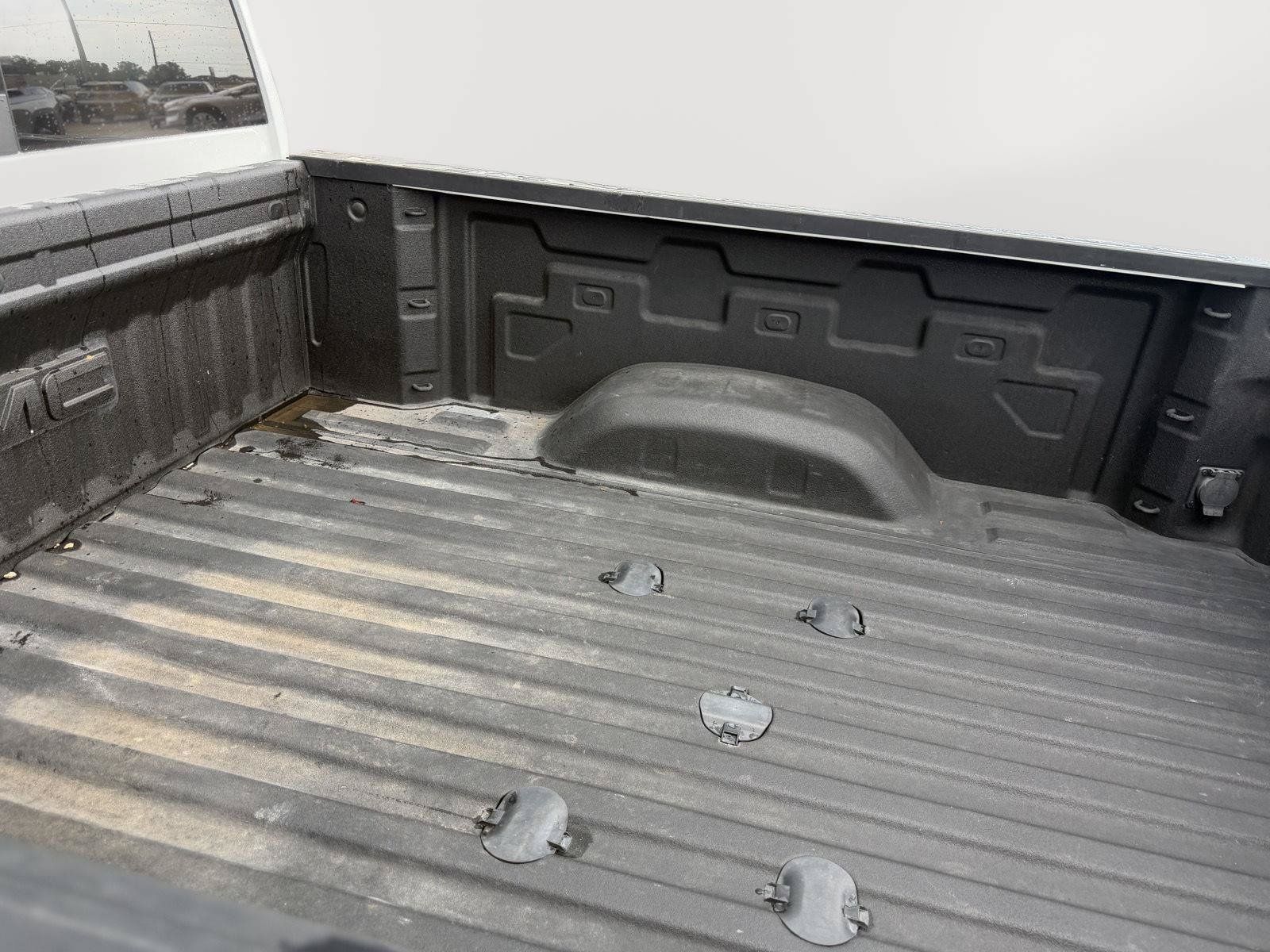 Used 2024 GMC Sierra 2500 SLT w/ SLT Premium Package AWD/4WD image 9
