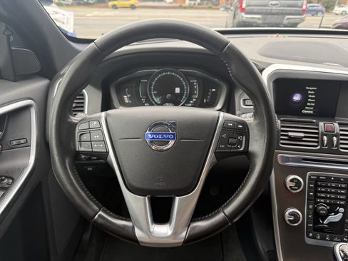 Used 2016 Volvo XC60 T5 Platinum image 18