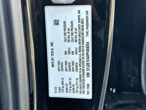 Used 2023 Tesla Model 3 Standard Range image 33