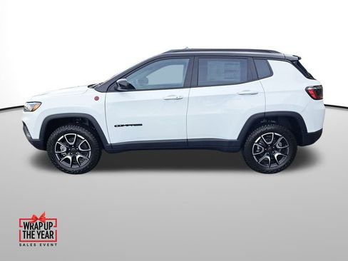 New 2026 Jeep Compass Trailhawk image 2