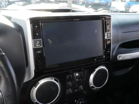 Used 2016 Jeep Wrangler Unlimited Sahara w/ Connectivity Group image 22