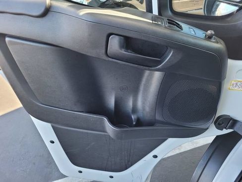 Used 2025 RAM ProMaster 2500 w/ Convenience Group FWD image 15