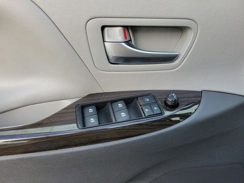 Used 2020 Toyota Sienna XLE image 18