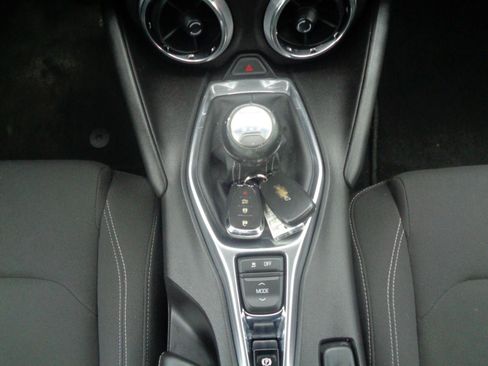Used 2017 Chevrolet Camaro LT RWD image 9