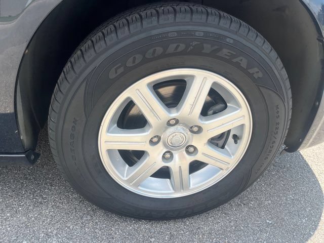 Used 2009 Chrysler Town & Country Touring w/ Family Value Group FWD image 8