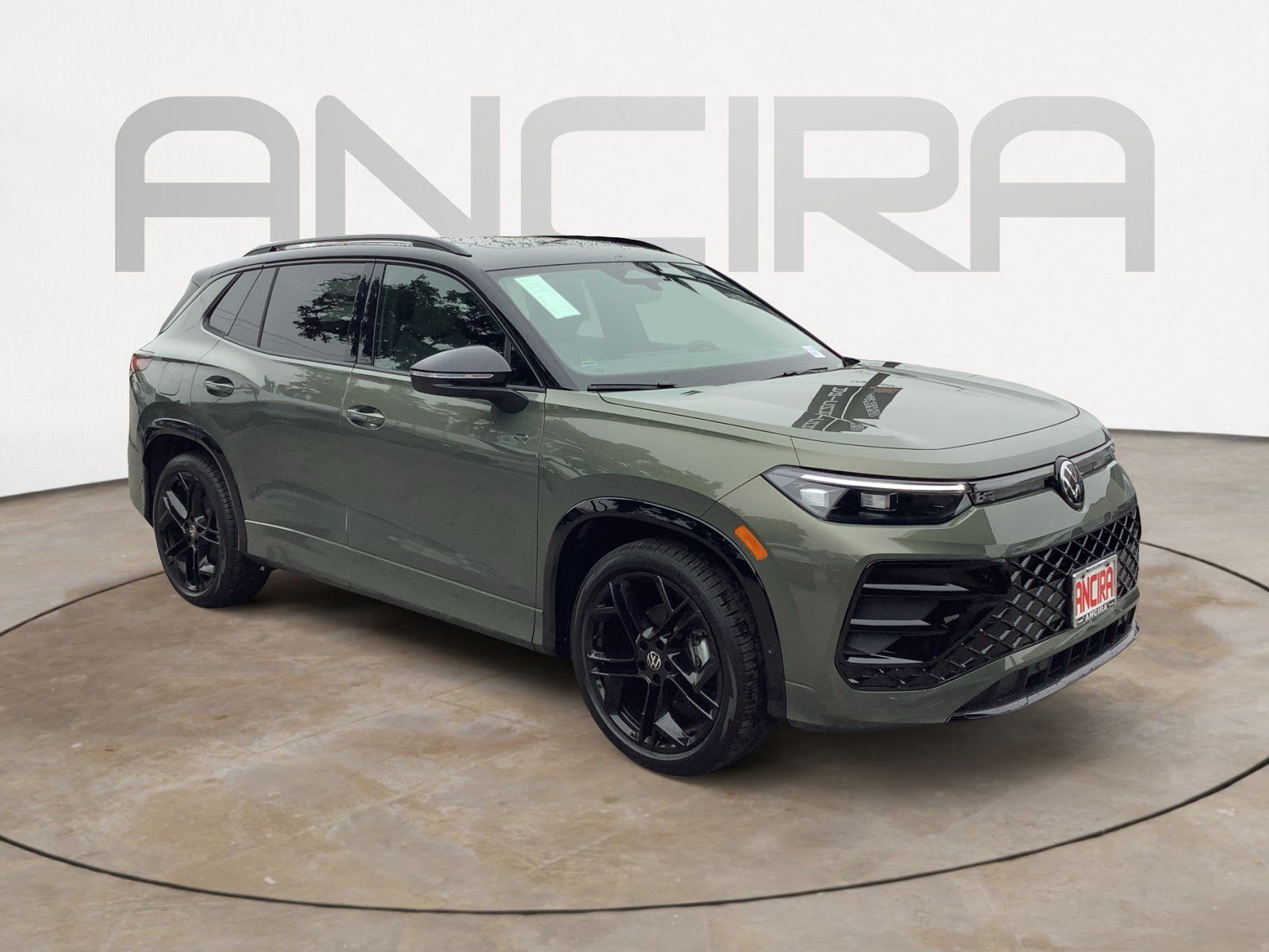 New 2026 Volkswagen Tiguan SE R-Line FWD image 2