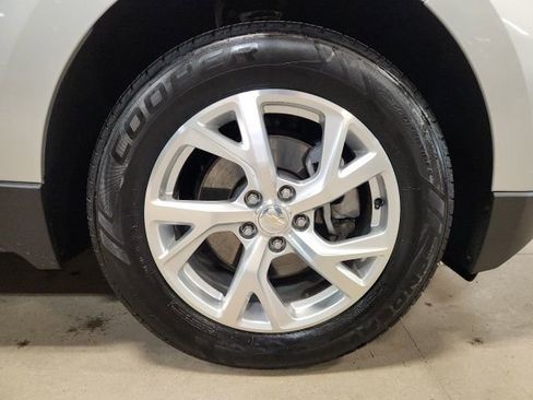 Used 2018 Chevrolet Equinox LT image 32