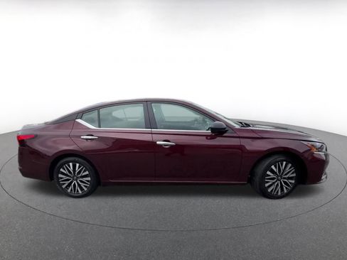 Used 2025 Nissan Altima 2.5 SV FWD image 16