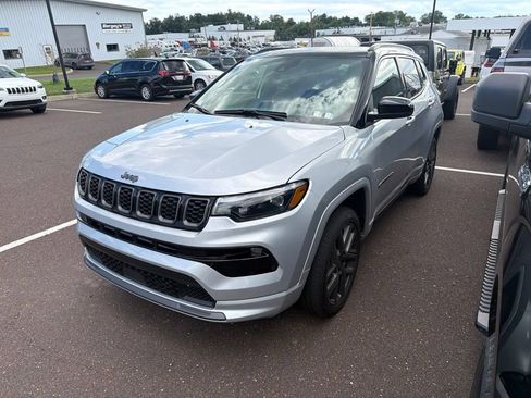 Certified 2025 Jeep Compass Limited w/ High Altitude Package AWD/4WD image 4