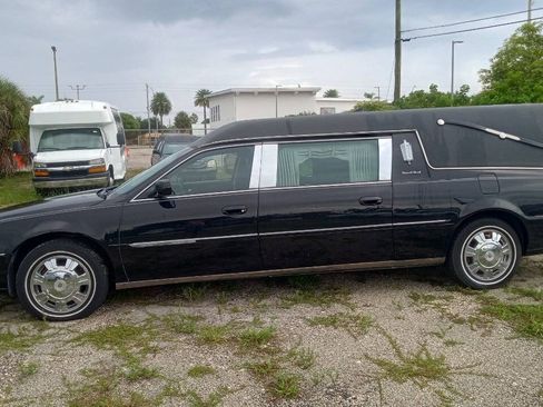 Used 2010 Cadillac DTS Hearse FWD image 1