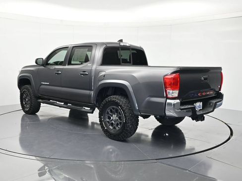 Used 2017 Toyota Tacoma SR5 w/ Tow Package RWD image 7