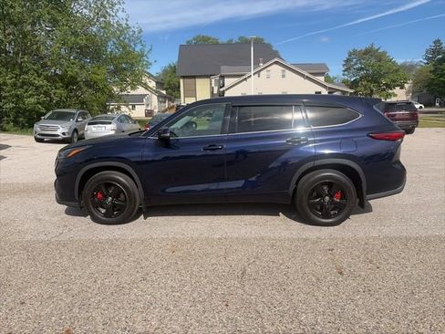 Used 2022 Toyota Highlander LE AWD/4WD image 6