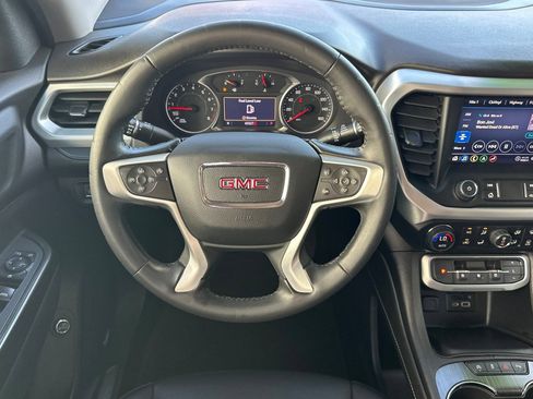 Used 2022 GMC Acadia SLT FWD image 17