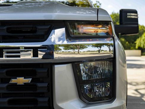 Used 2020 Chevrolet Silverado 2500 LT w/ Texas Edition RWD image 11