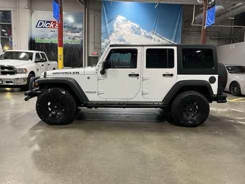 Used 2017 Jeep Wrangler Unlimited Sport image 2