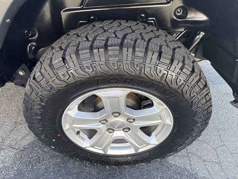 Used 2018 Jeep Wrangler Unlimited Sport S AWD/4WD image 17