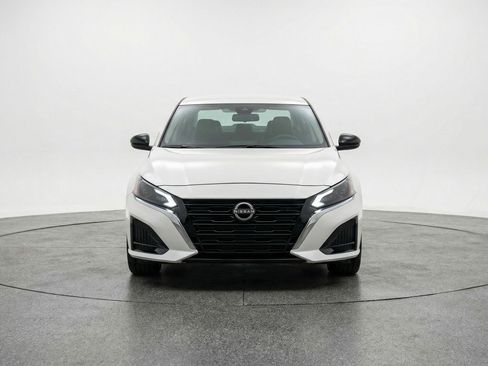 Used 2025 Nissan Altima 2.5 SV image 2