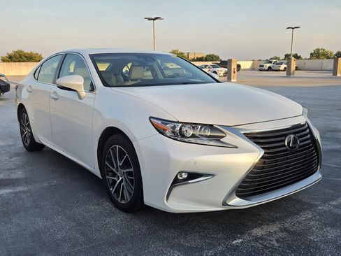 Used 2016 Lexus ES 350 w/ Luxury Package w/Wood Trim FWD image 7
