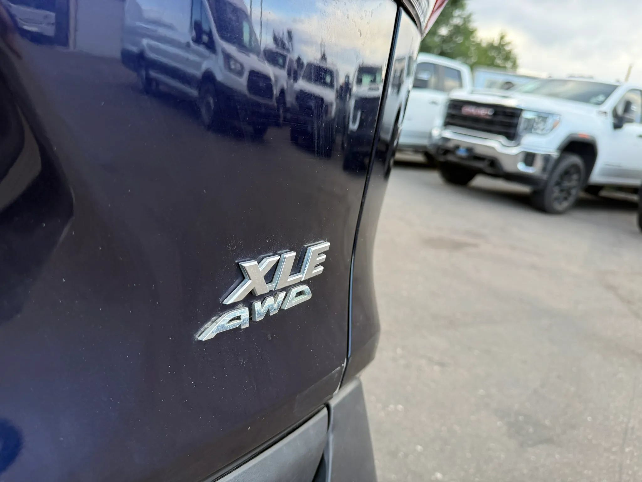 Used 2023 Toyota RAV4 XLE w/ Convenience Package FWD image 11