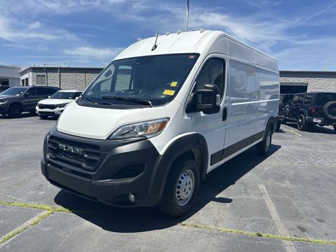 Used 2025 RAM ProMaster 2500 w/ Convenience Group FWD image 5