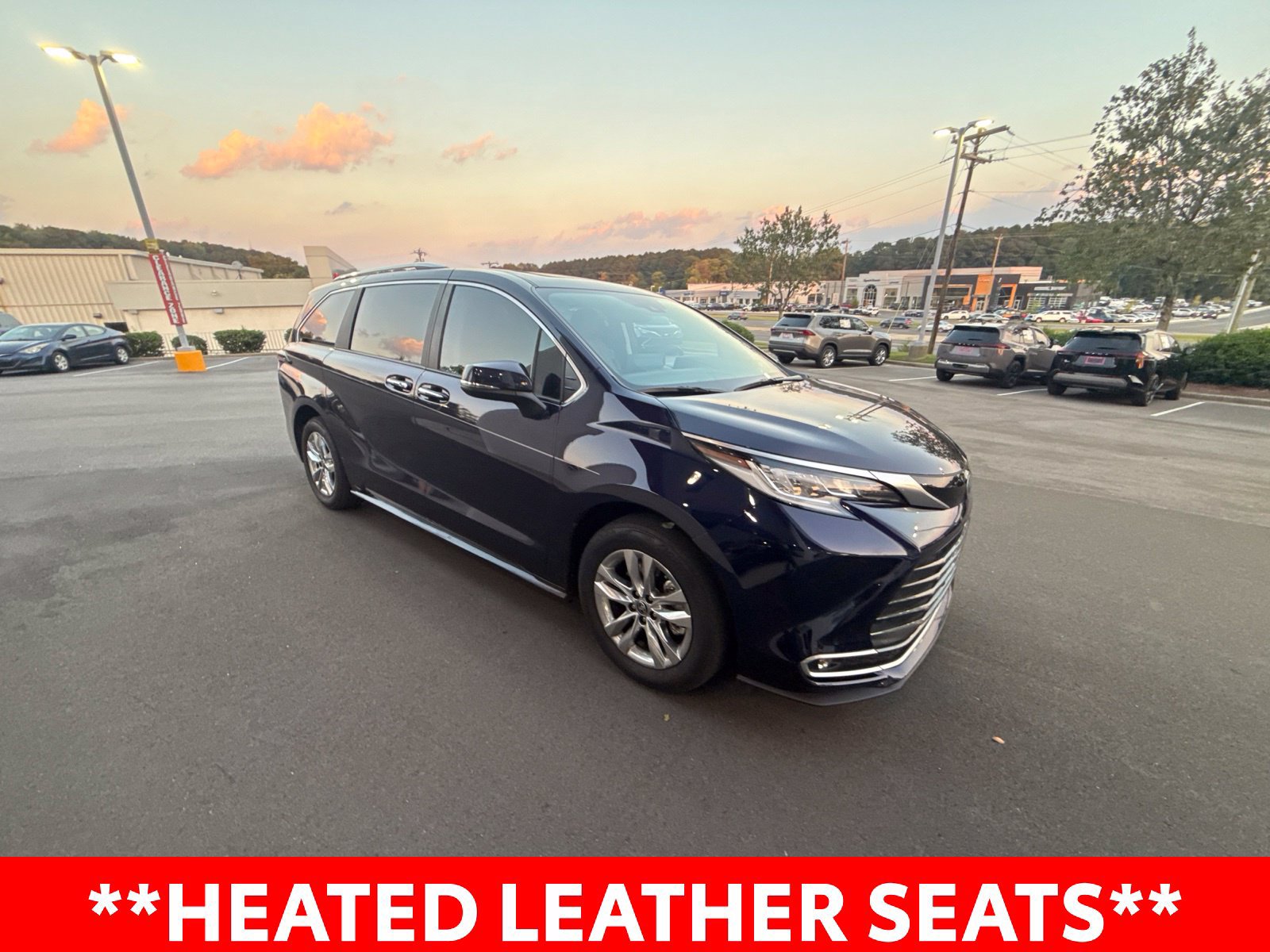 Used 2024 Toyota Sienna Limited FWD image 7
