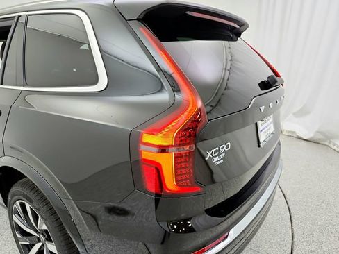 New 2026 Volvo XC90 B5 Core image 32