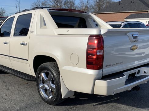 Used 2012 Chevrolet Avalanche LTZ image 3