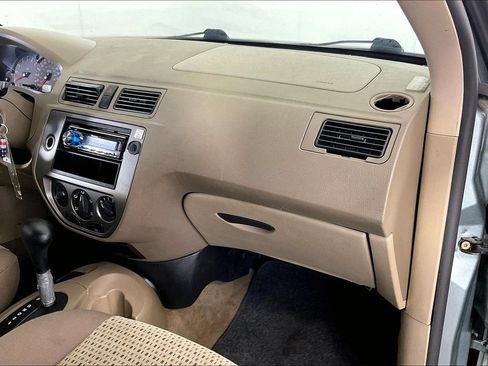 Used 2005 Ford Focus ZX4 Sedan FWD image 18