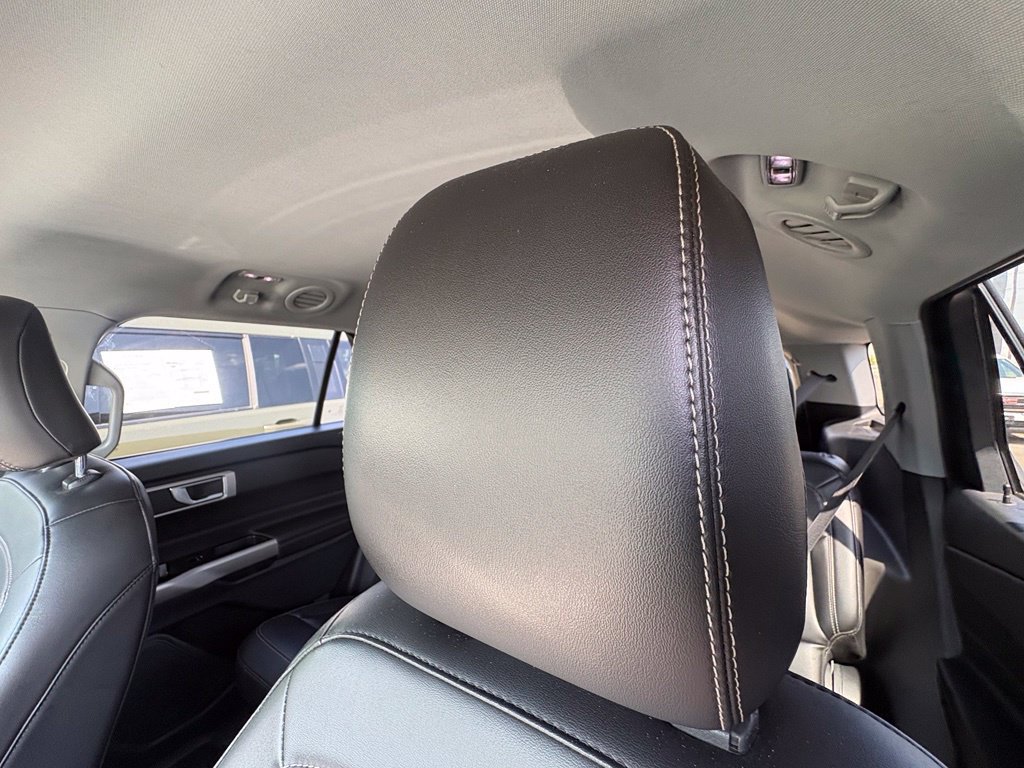 Used 2023 Ford Explorer XLT w/ Equipment Group 202A RWD image 22