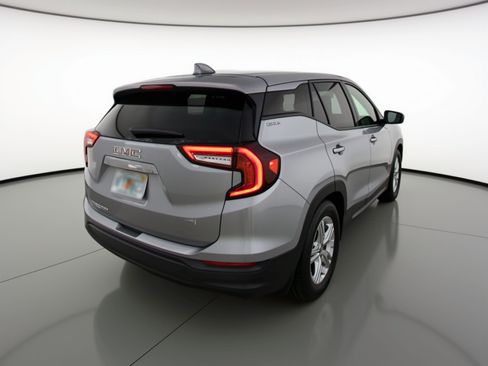 Used 2024 GMC Terrain SLE image 9