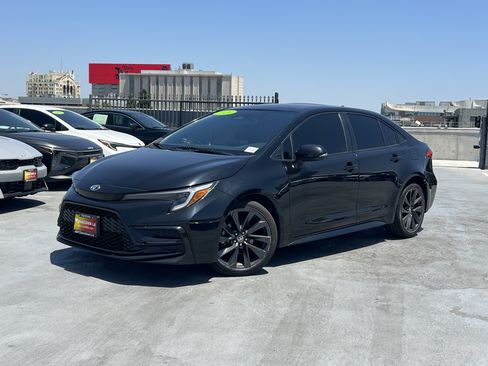 Used 2024 Toyota Corolla SE w/ SE Premium Package FWD image 2