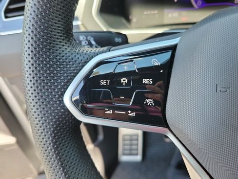 Used 2024 Volkswagen Tiguan SE R-Line FWD image 23