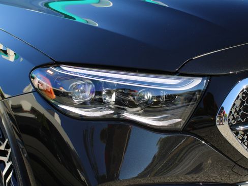 Used 2025 Mercedes-Benz E 350 Sedan image 11