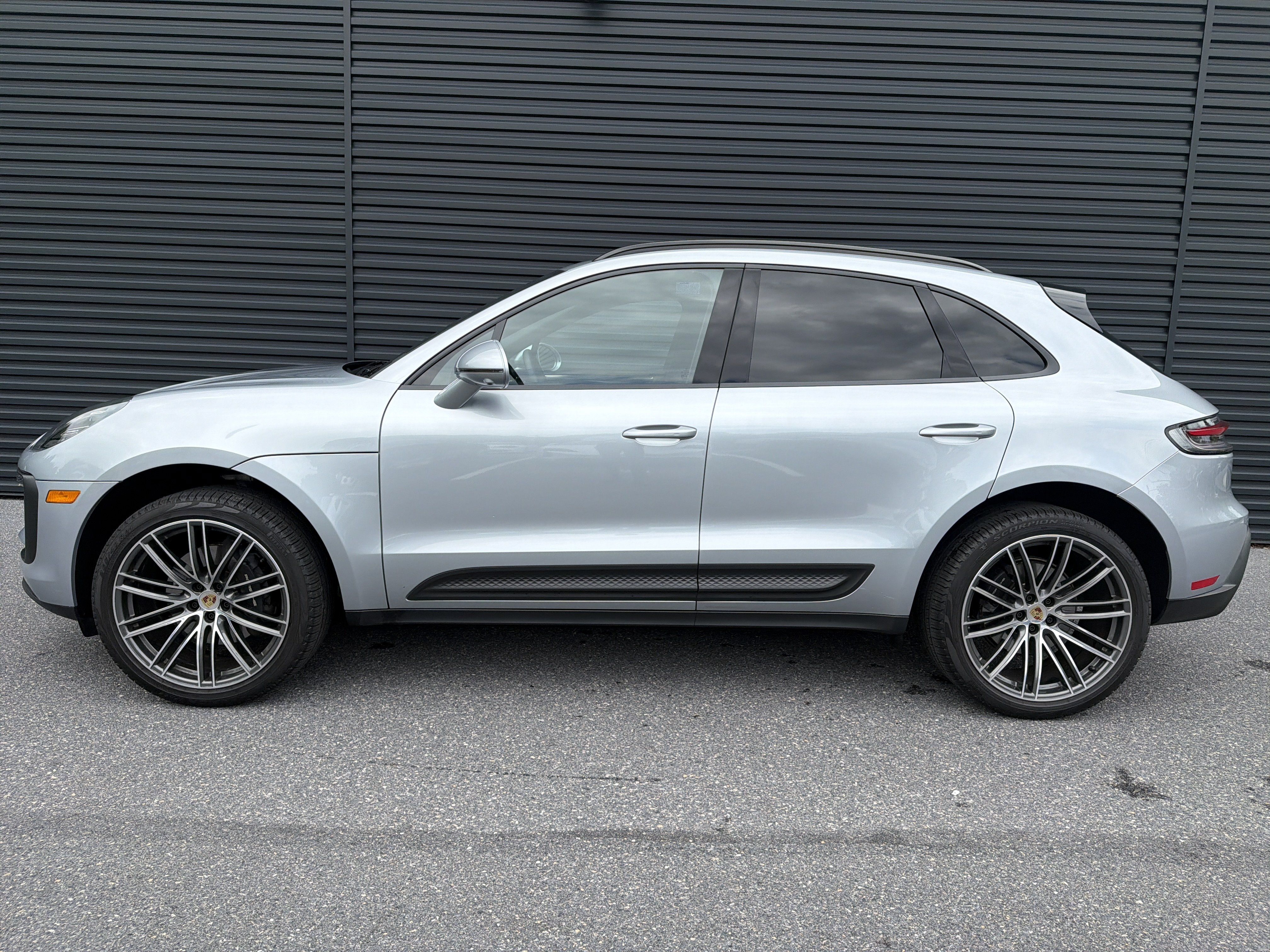 Certified 2026 Porsche Macan AWD/4WD image 8