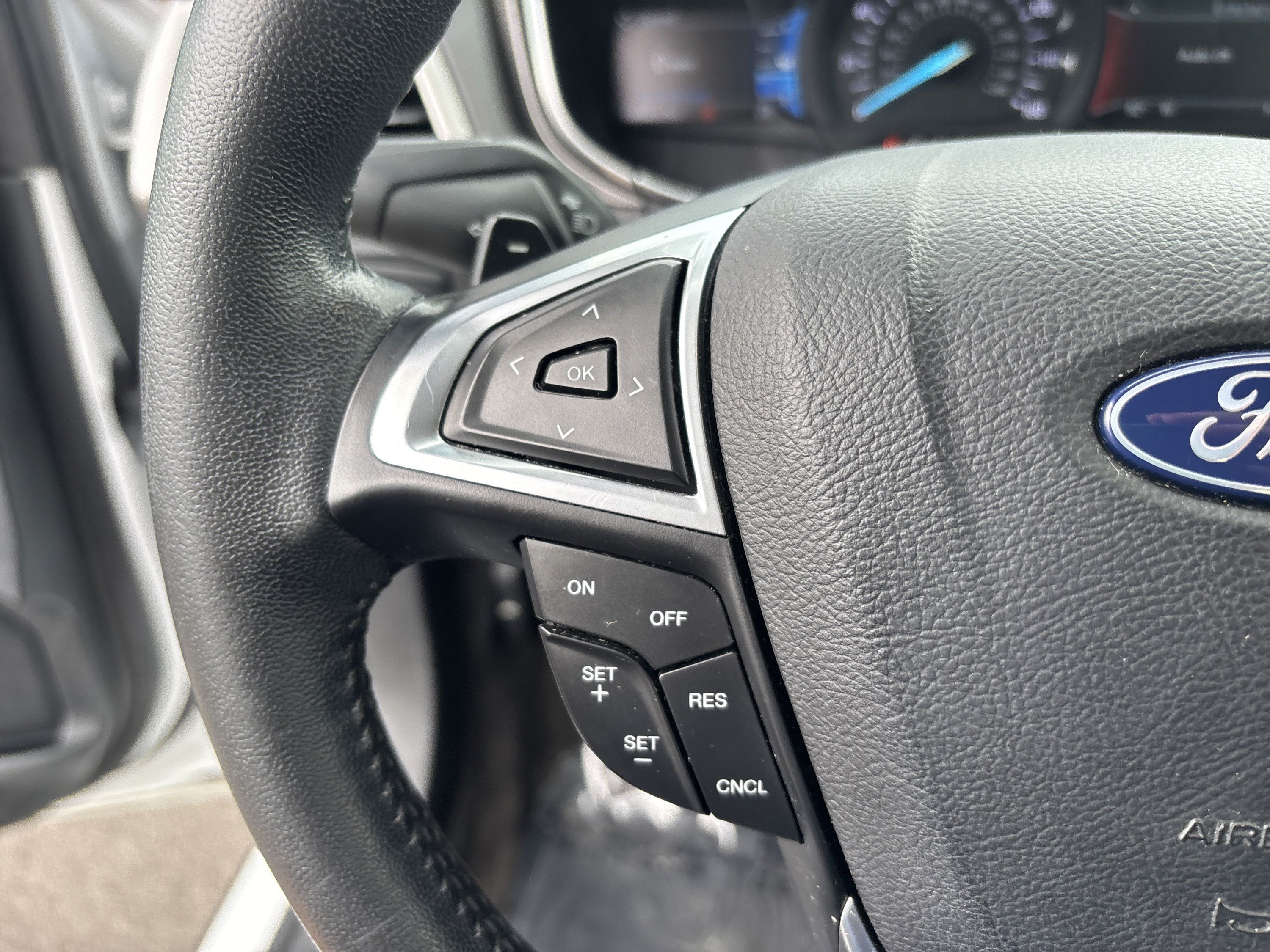 Used 2018 Ford Fusion SE w/ Fusion SE Technology Package FWD image 15