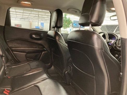 Used 2017 Jeep Compass Latitude w/ Cold Weather Group FWD image 13