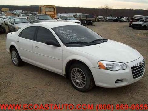 Used 2005 Chrysler Sebring Sedan image 2