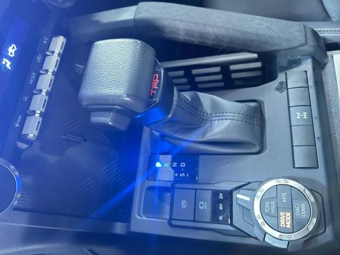 Used 2024 Toyota Tacoma TRD Off-Road image 29