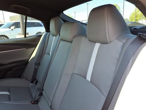 Used 2025 Toyota Camry SE image 12