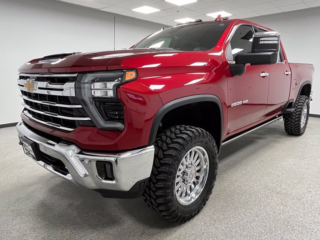 Used 2024 Chevrolet Silverado 2500 LTZ w/ LTZ Plus Package AWD/4WD image 4