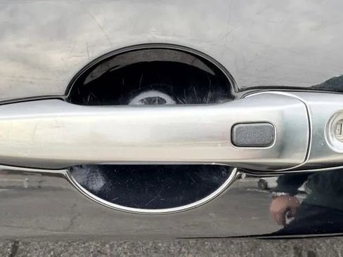 Used 2018 Ford Explorer Platinum image 12