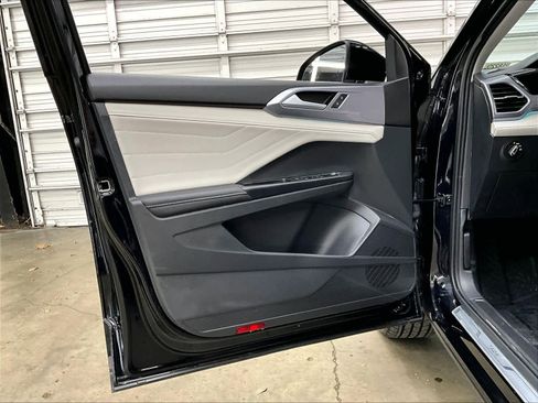 Used 2025 Volkswagen Taos SEL image 26