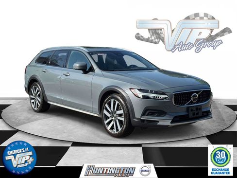 Certified 2022 Volvo V90 B6 Cross Country AWD/4WD image 1