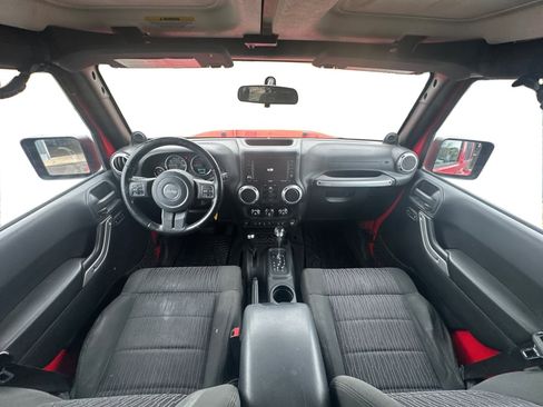 Used 2012 Jeep Wrangler Unlimited Sahara w/ Connectivity Group AWD/4WD image 11