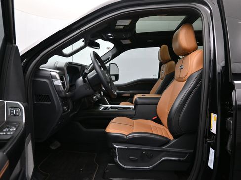 Used 2024 Ford F450 Platinum w/ FX4 Off-Road Package image 9