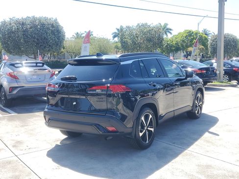 Used 2024 Toyota Corolla Cross AWD Hybrid w/ Convenience Package image 3
