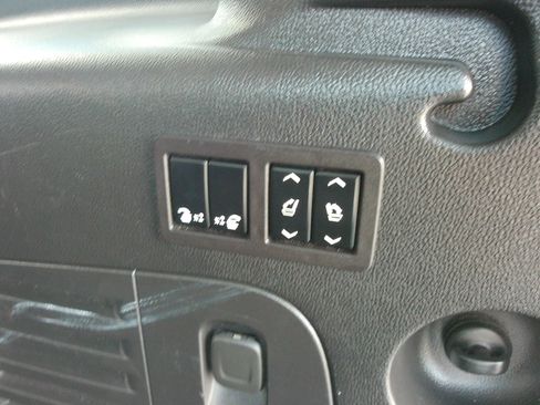 Used 2018 Chevrolet Suburban Premier RWD image 33
